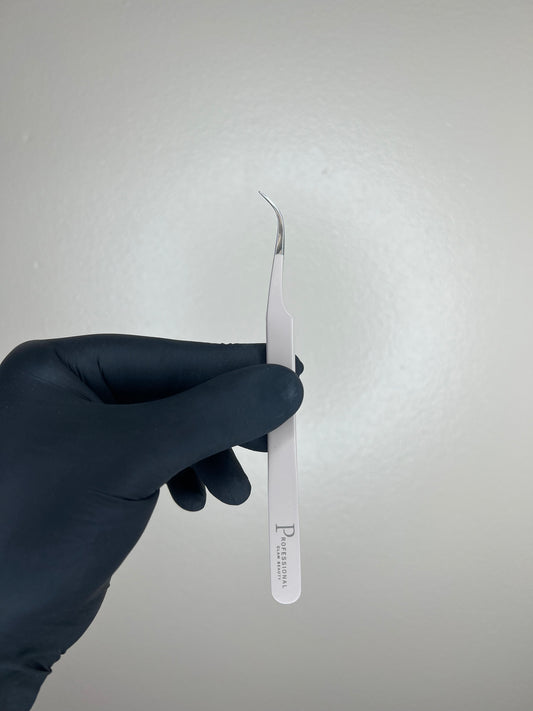 NEW Classy Curvy Fiber Tip Tweezer
